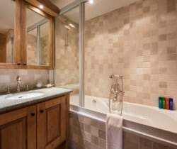 Chalet-Apartment-Arvin-Bathroom