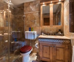 Chalet-Apartment-Arvin-Bathroom