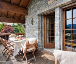 Chalet-Apartment-Arvin-Al-fresco-dining-area