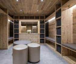 Chalet-Clou-Ski-room