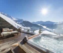 Chalet-Clou-Outdoor-Jacuzzi