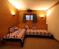 Chalet-d'Este-Cinema_games-room