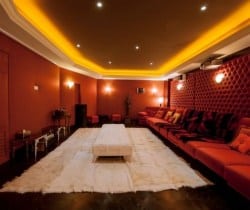 Chalet Elle: Cinema room