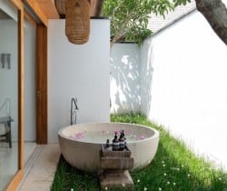 Villa-Teratai-Outdoor-spa-bath