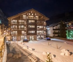 Chalet Apartment Arlo-Exterior by night