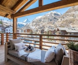 Chalet-Otis-Outdoor-chill-out-area