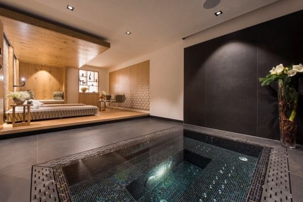 Chalet-Rilla-Indoor-hot-tub