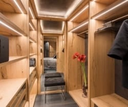 Chalet-Rilla-Walk-closet